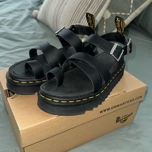 Dr. Martens sandals Avry Black